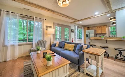 Charming Maggie Valley Getaway w/ Fire Pit!