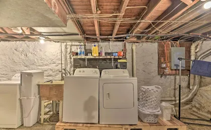 Niagara Falls Townhome: Near Wineries!