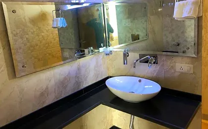 The Royal Luxury Suite: Fully Sanitised, AC, Wifi