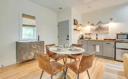 Couples Getaway Near Dtwn ATL & Mercedes-benz!