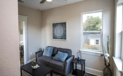 Beautiful Guest House on New Built Home Near Downtown