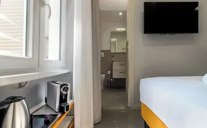 Velia Relais