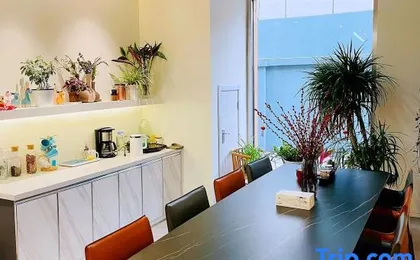 Summer Solstice Book Fragrance Hotel (Shanghai Fudan University Branch)