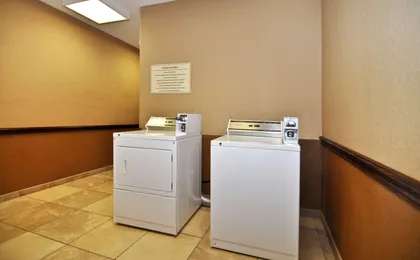 Best Western Plus Victoria Inn & Suites