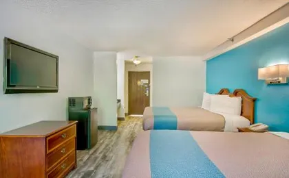 Motel 6-Grand Rivers, KY