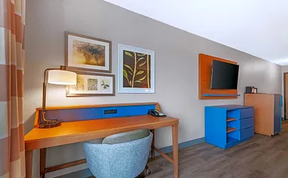Country Inn & Suites by Radisson, West Bend, WI