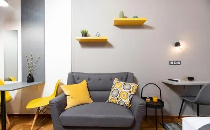 Downtown Luxury Boutique Suites : the yellow suite