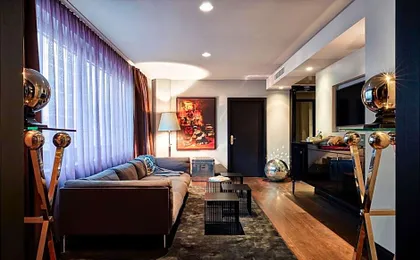Roomers Frankfurt Central, Autograph Collection