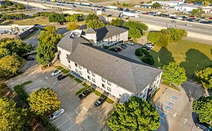 Days Inn & Suites by Wyndham DeSoto