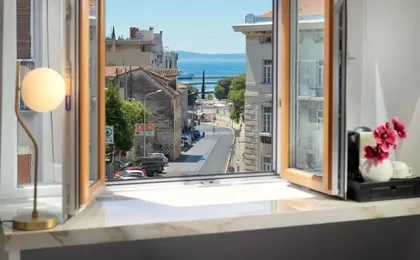 Flos Luxury Rooms