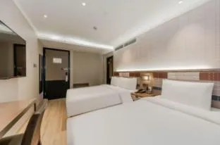 Home Inn Plus Shanghai Huaihai Road Sinan Road