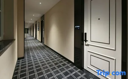 XANA Deluxe Hotel (Beijing Tiananmen Square Qianmen Subway Station)