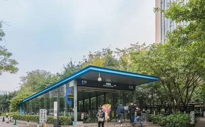 Yixi Gengetsu Hotel (Chengdu High-tech Financial City Subway Station)