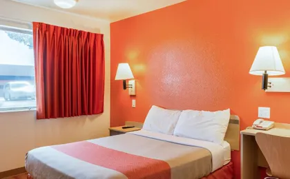 Motel 6 Mojave