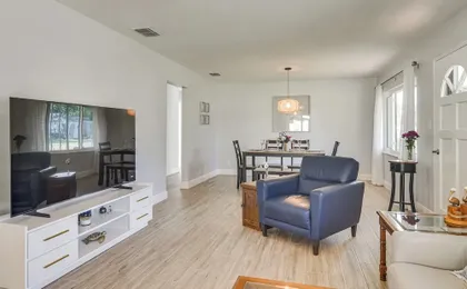 Beach-hop, Bike & Bbq! Clearwater Home w/ Yard
