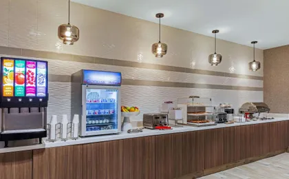 La Quinta Inn & Suites by Wyndham Kansas City Beacon Hill