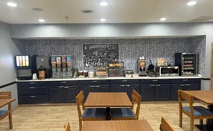 AmericInn by Wyndham Galesburg
