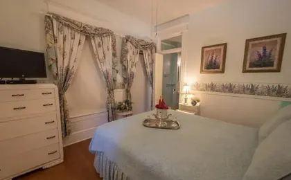 Southern Wind Inn Bed & Breakfast