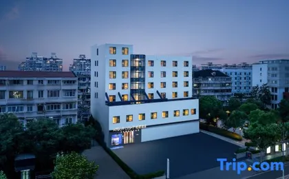 Shanghai Wujiaochang Huangxing Road Subway Station Light Residence Hote