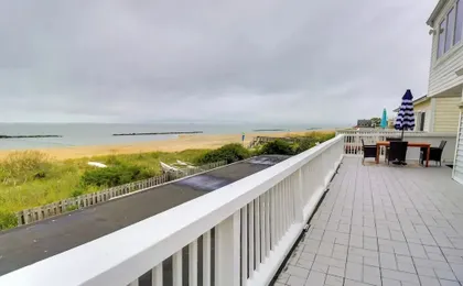 Pets Welcome: Beachfront Family Retreat in Norfolk