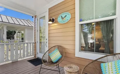 Pelican Cove Cottage Located Downtown Ocean Springs