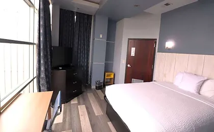 Days Inn & Suites by Wyndham Milwaukee