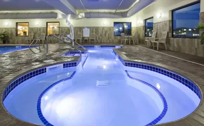 Grand Forks Lodge And Suites