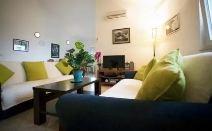 Penthouse Duplex Apartment Anna - 4 bed 3 bath - Seaview - Free Parking - Beach and Restaurants 250m - Ciovo and Trogir - 15 minutes to Airport