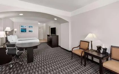 La Quinta Inn & Suites by Wyndham Deer Park