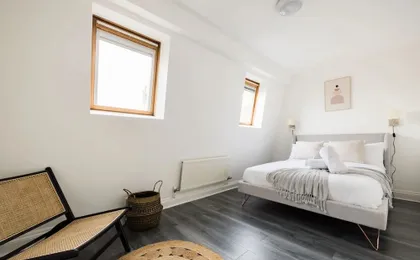 Stylish 2 Bedroom Apartment - Shepherd s Bush
