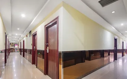 OYO Yuanzhong Hotel (Shenzhen East Railway Station Buji Subway Station)