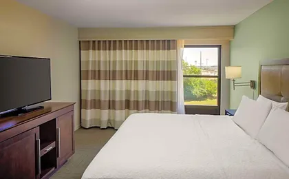 Hampton Inn & Suites Nashville-Airport