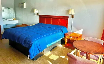 Volunteer Inn at Church Hill
