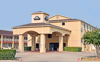 Days Inn by Wyndham Dallas Garland West