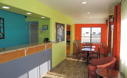 Apex Inn