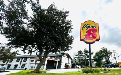 Super 8 By Wyndham Lewiston Auburn Area