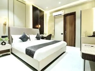 Saltstayz Premier - Pitampura