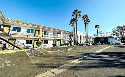 Casa Blanca Hotel - Cypress, Buena Park