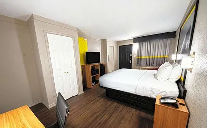 Super 8 by Wyndham Nacogdoches Near University