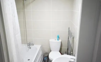 London Zone 2 Three Bedroom Apartment