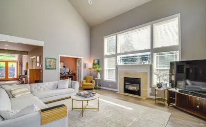 Premier Gig Harbor Home! Views, Spa & Billiards