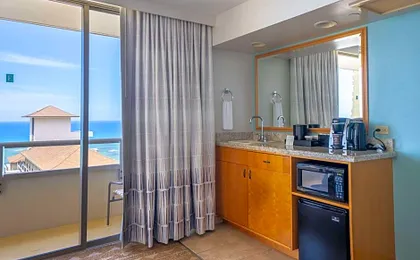 Embassy Suites By Hilton Waikiki Beach Walk