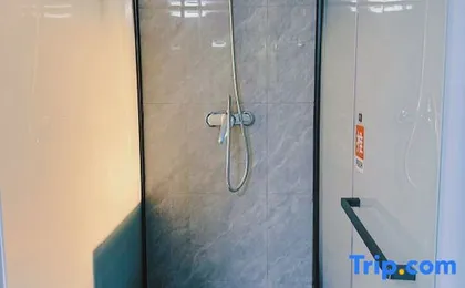 Jitai Hotel (Zhongshan North Road Metro Station)