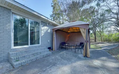 Suburban Family Home 18 Mi to Dtwn Charleston!