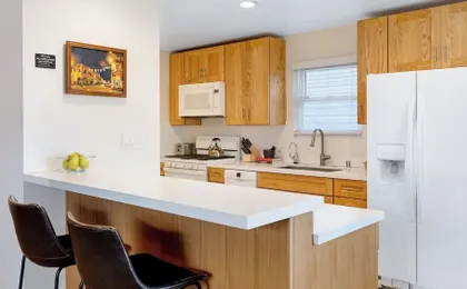 Sunny Venice Beach Home With Open Living & Walkability to Abbot Kinney Venice Drift by Avantstay