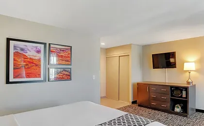 La Quinta Inn & Suites by Wyndham Las Vegas Nellis