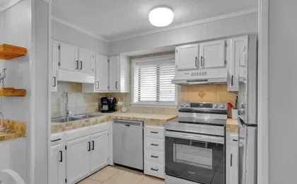 Aqua Vista Retreat 2 BDR in Spectacular Resort!