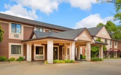 Super 8 by Wyndham Clive/W Des Moines