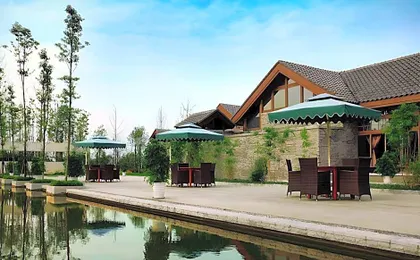 Xinjin Celebrity City Hotel