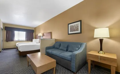 Best Western Plus Shamrock Inn & Suites